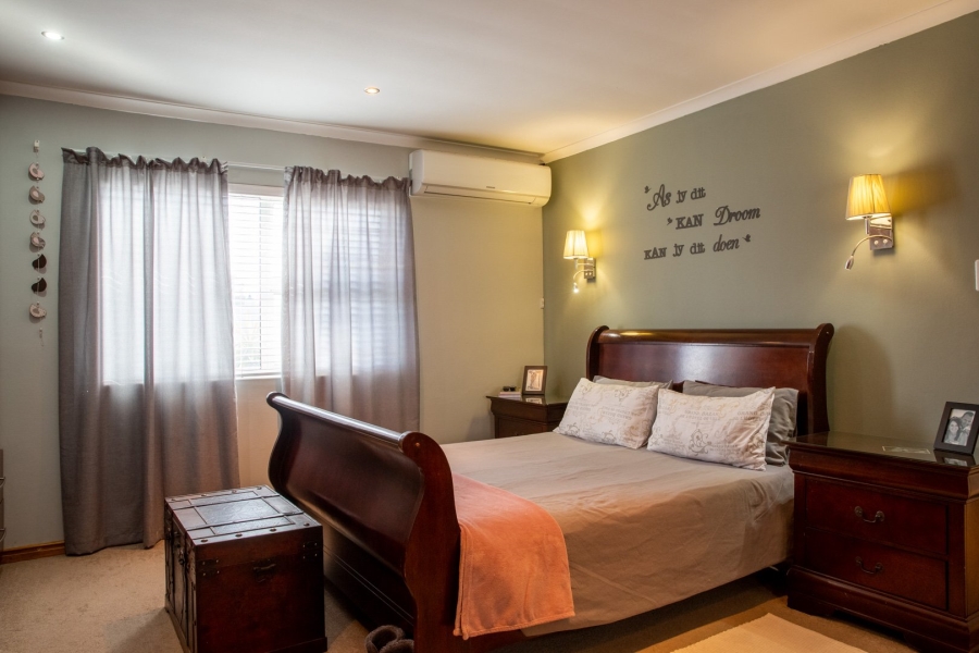 4 Bedroom Property for Sale in Myburgh Park Western Cape